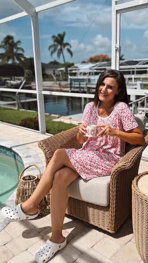 Instagram post by @thesunshinestatemom for Ekouaer. Caption reads: [...] found three sleepwear pieces from....