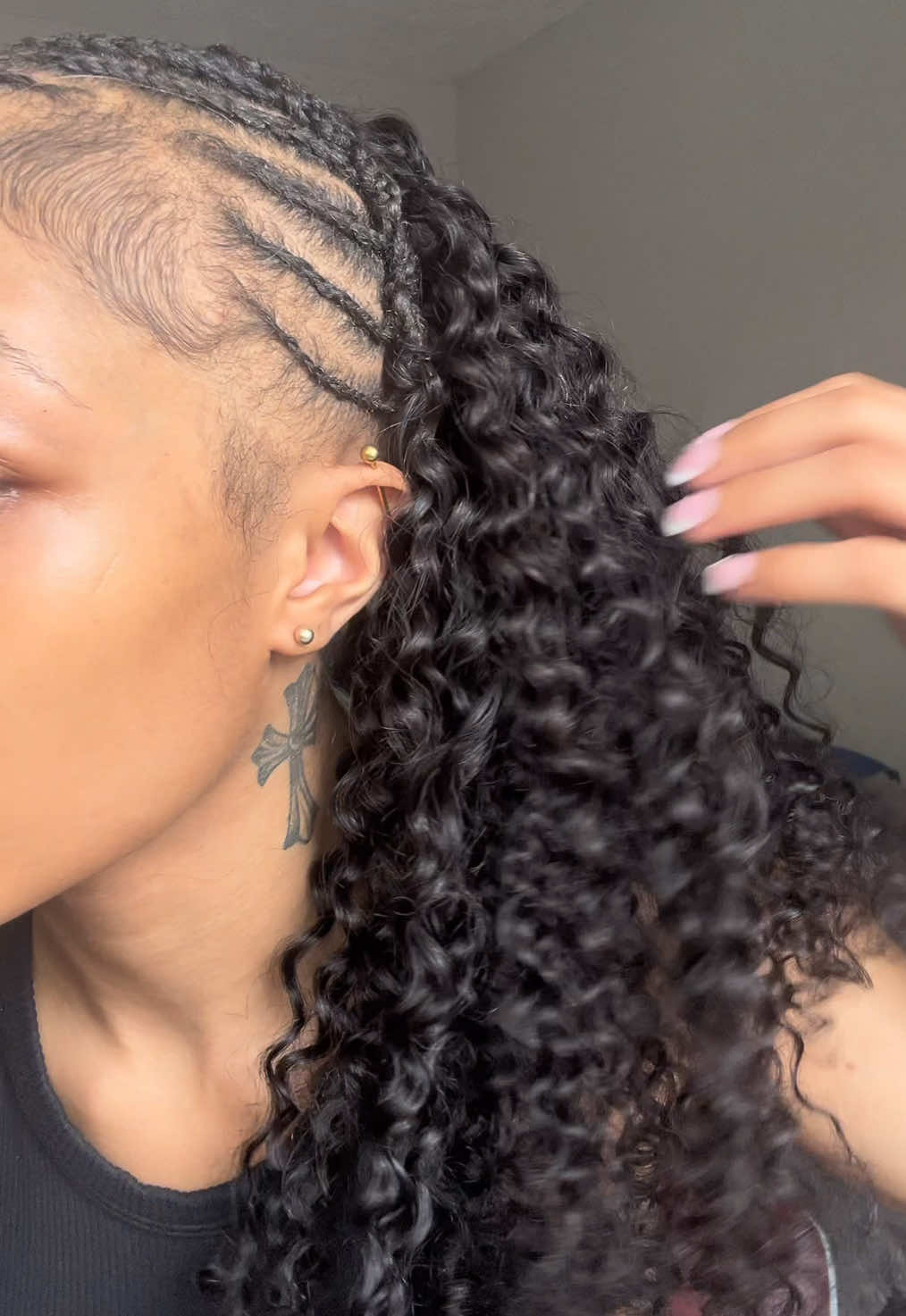 TikTok post by @theniecysarae for Bling Hair. Caption reads: 5packs 20' Burmese Curly Crochet @Bling Hair....