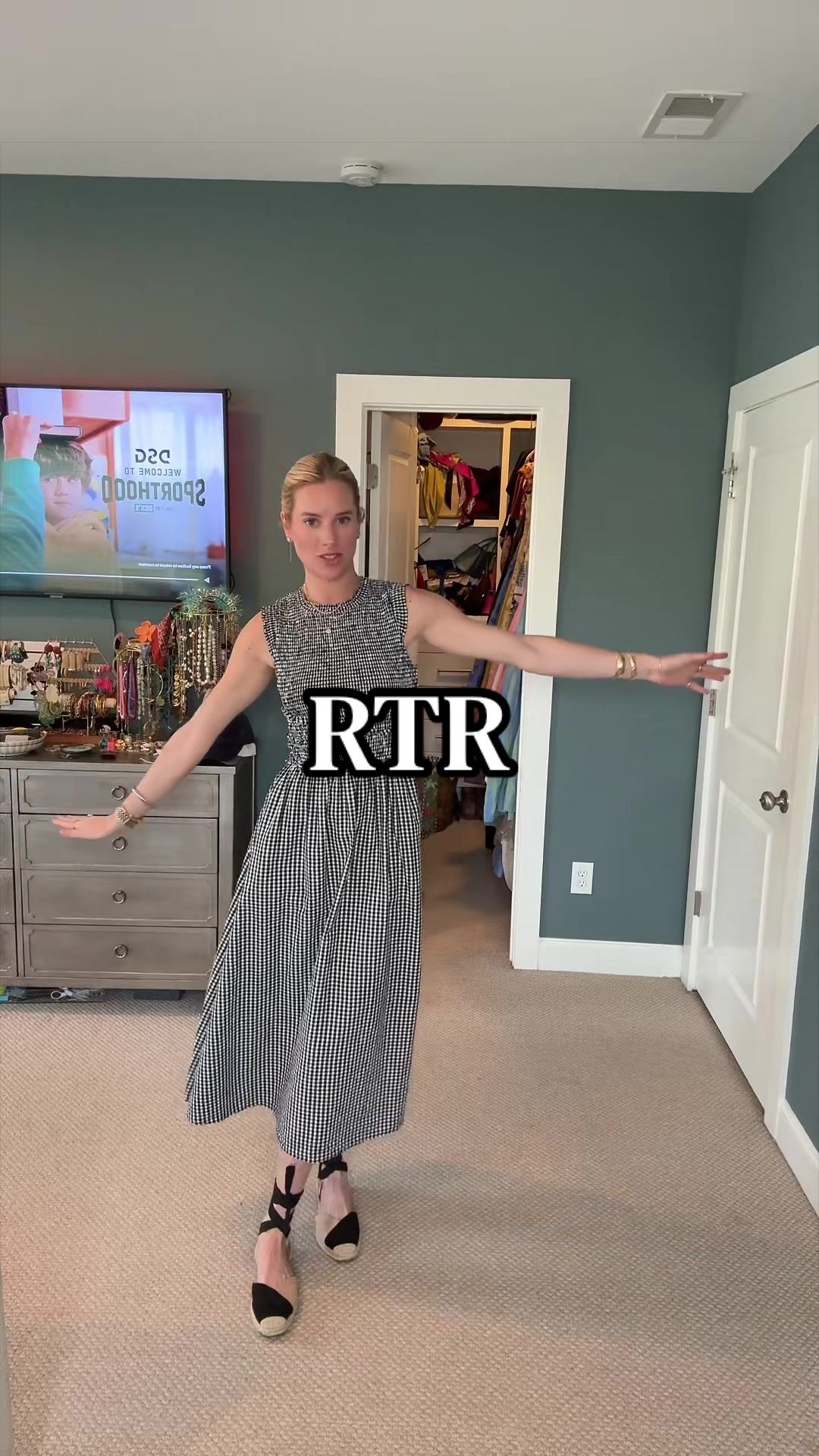 TikTok post by @elliottboals for STAUD. Caption reads: [...] #rtrpartner #rtrmuse #rent #clothing @STAUD....