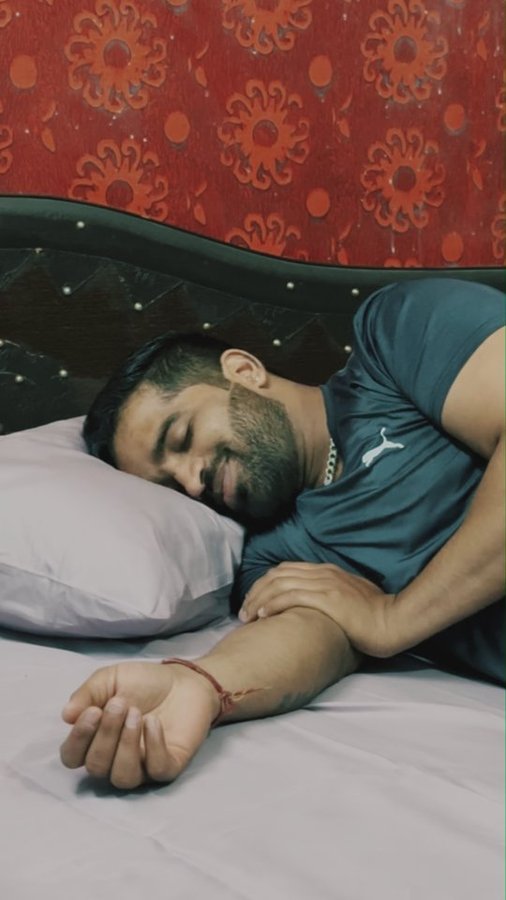 Instagram post by @sushantpalofficial for Hobo.Video. Caption reads: @flomattress orthopedic mattress helps for muscle....