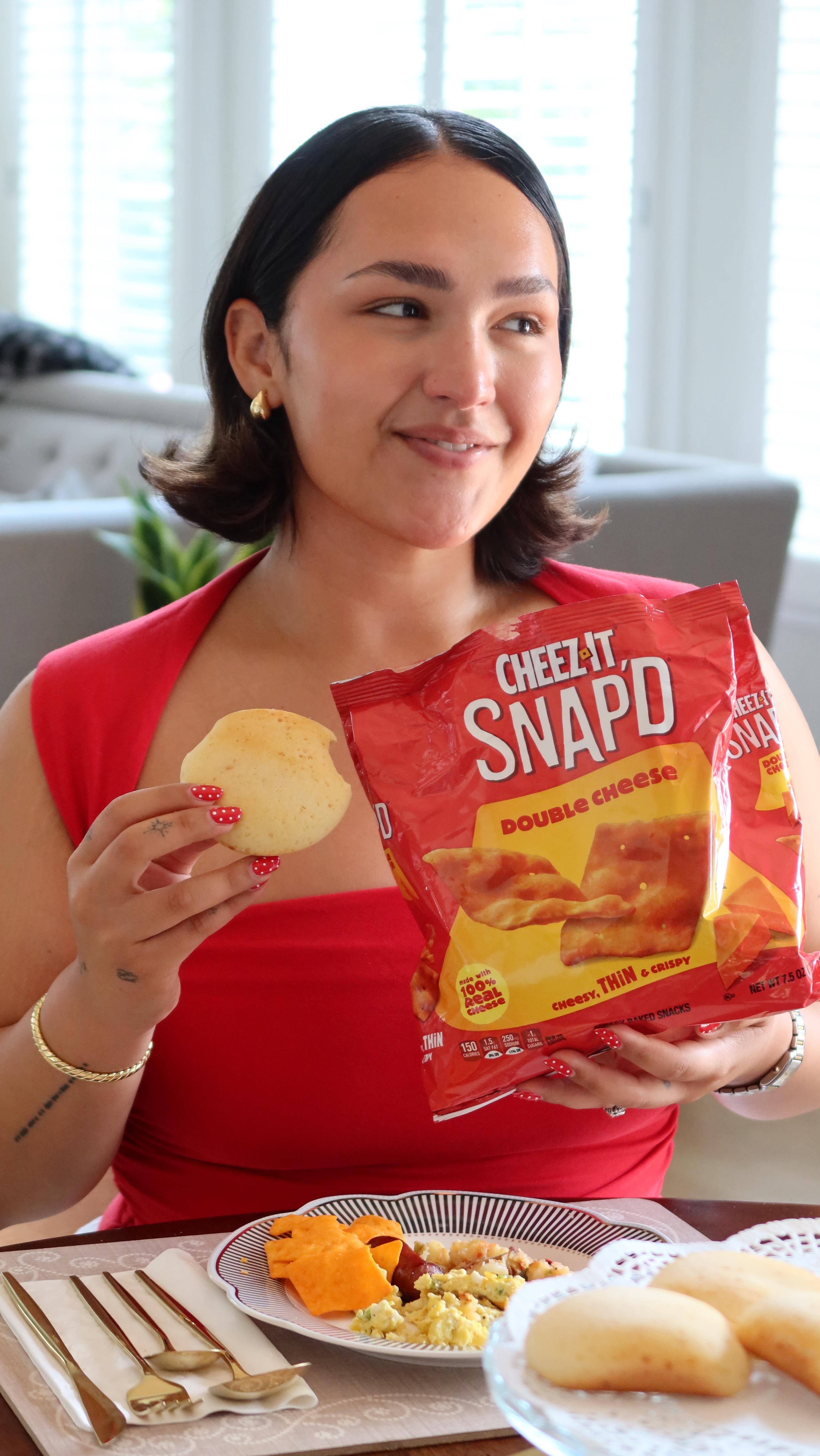 Instagram post by @isa_kristen22 for Cheez-It. Caption reads: #ad Los @cheezit Snap’d Double Cheese Chips....