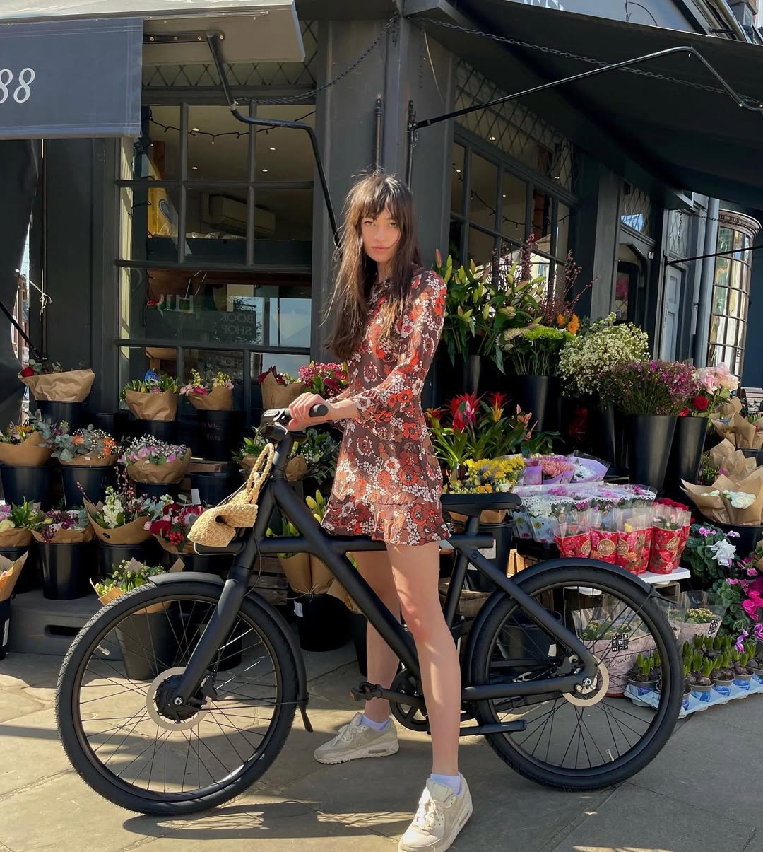 Instagram post by @char.lotterose for VanMoof. Caption reads: Summer is my favourite time of year and there’s....