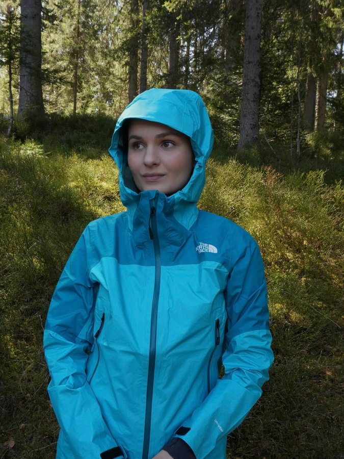 Instagram post by an influencer for The North Face. Caption reads: Anzeige| @thenorthfacede @zalando 🩵 After work....