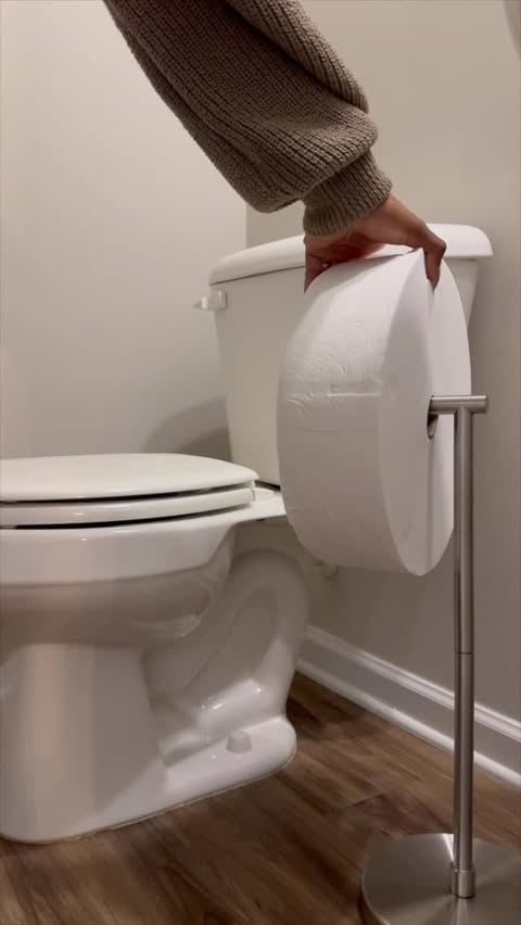 Instagram post by @ambieb_ for Charmin. Caption reads: #ad #CharminPartner
Hosting the holidays? Don’t....