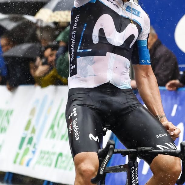 Instagram post by @ivan_cortina for Gobik. Caption reads: 🇪🇸💯 @vueltasturias - ¡ᴄᴏʀᴛɪ 🏆 ɢʀᴀɴ ᴠɪᴄᴛᴏʀɪᴀ ᴇɴ....