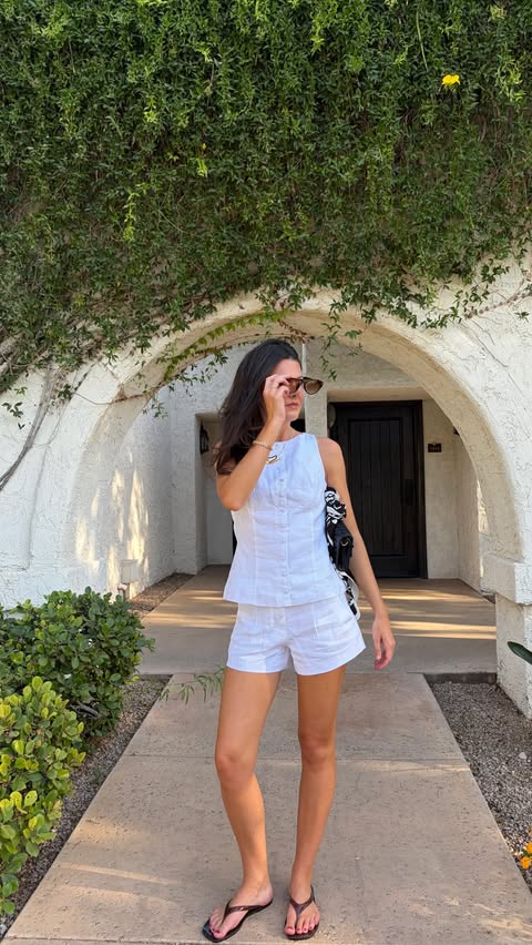 Instagram post by @cassiesethna for Abercrombie & Fitch. Caption reads: #AbercrombiePartner Comment “YES” for links to....