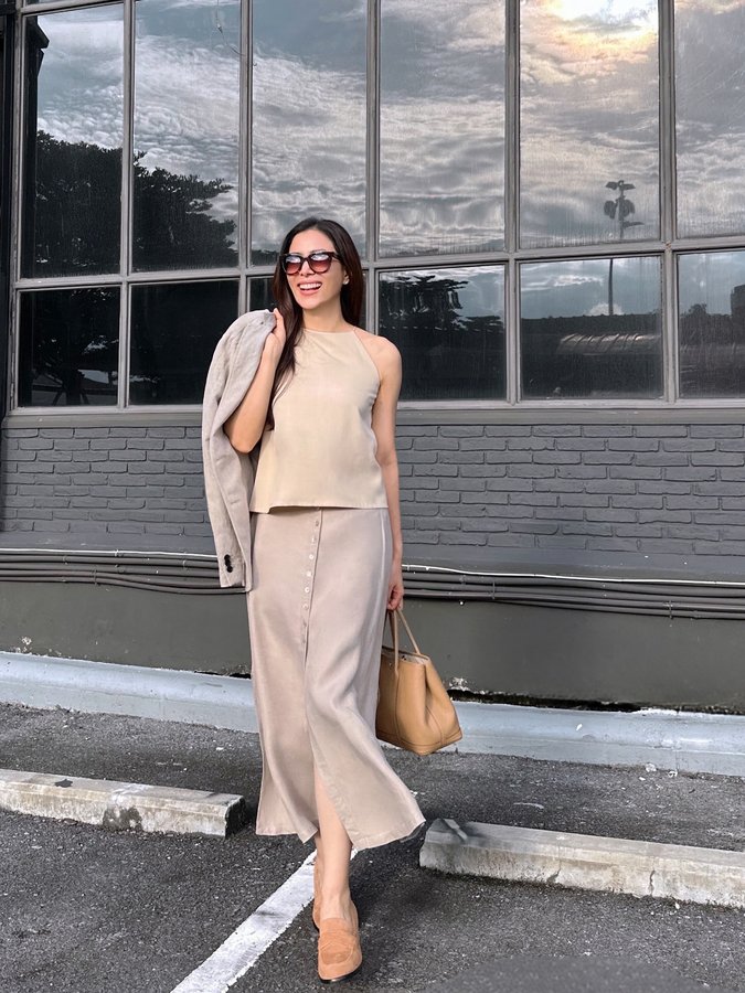 Instagram post by @cherrykhemupsorn for Kenneth Cole. Caption reads: Sunday....