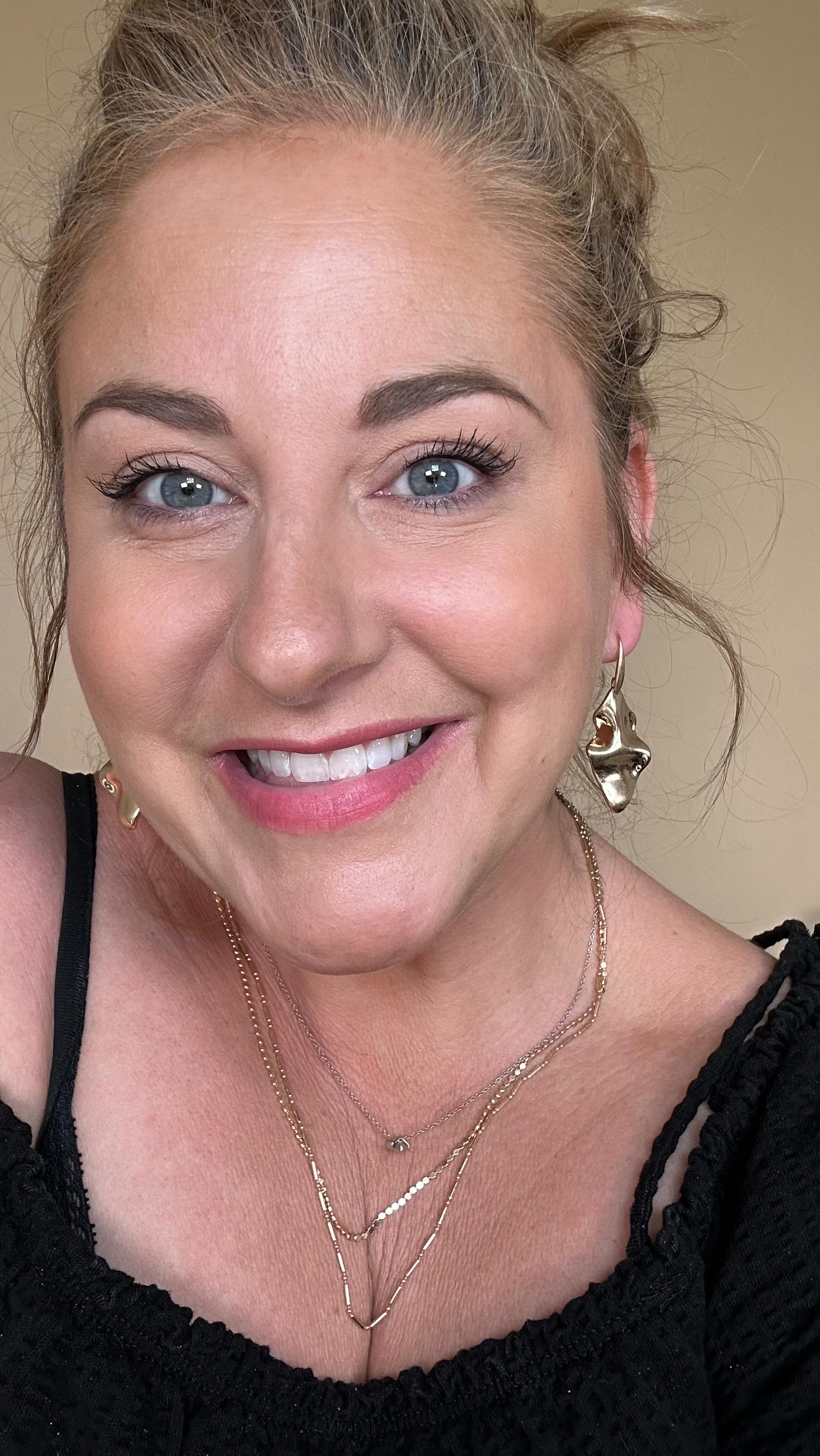 Instagram post by @muafreyja for Dr.pawpaw. Caption reads: [...] quick mum makeup 

Discount codes: 
Drpawpaw....