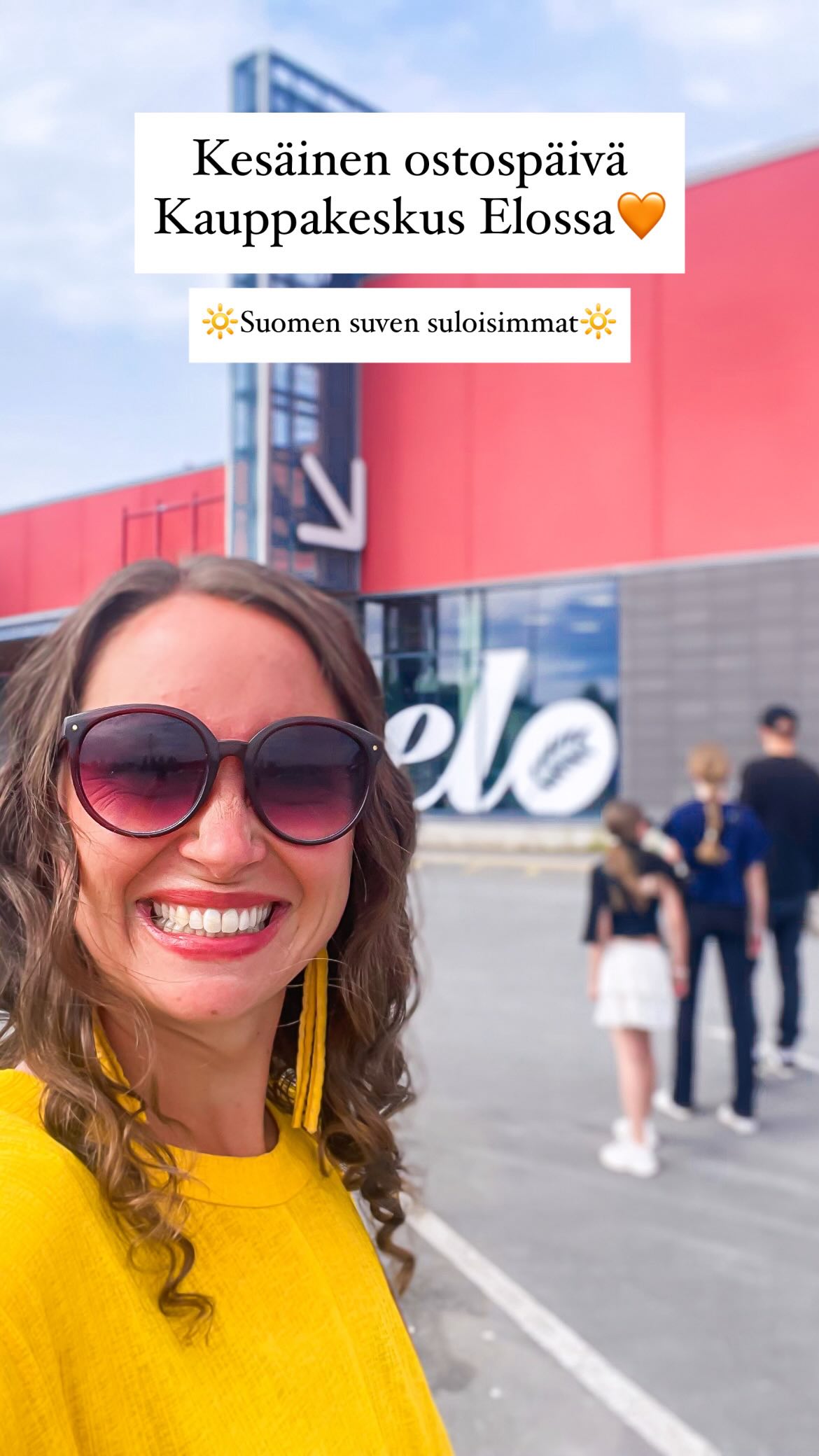 Instagram post by @elluyellow for Specsavers. Caption reads: Kesäinen ostospäivä Kauppakeskus Elossa....