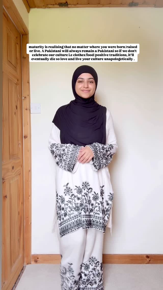 Instagram post by @azka.yasirr for VOILE CHIC. Caption reads: Outfit from @kastoorofficial & hijab @voilechic....