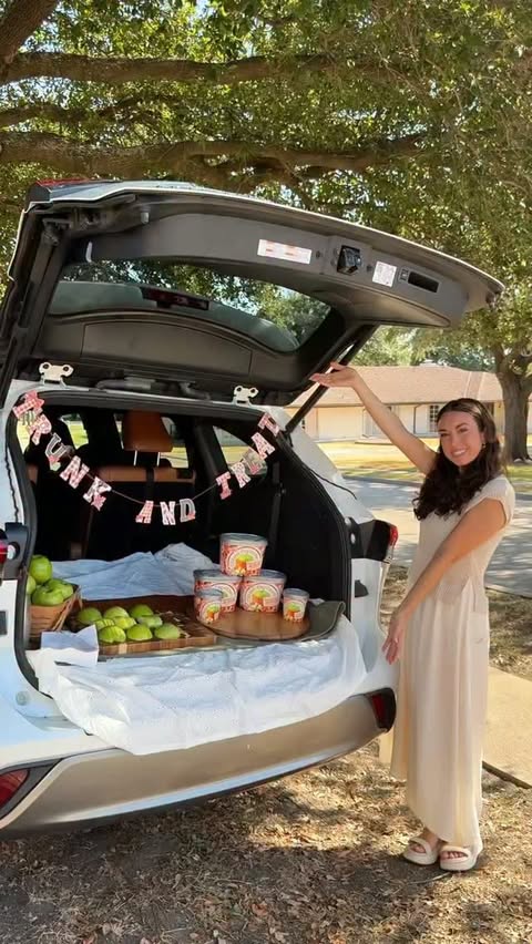 Instagram post by @breshell for H-E-B. Caption reads: #ad // SAVE + SHARE 🍎🍂 because H-E-B’s fall....