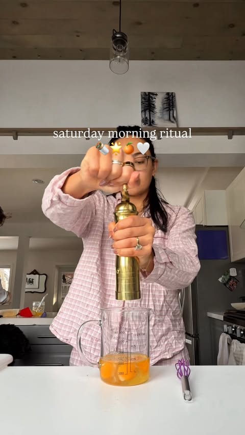 Instagram post by @rachelalexandraa for HexClad. Caption reads: [...] buffalo sauce
- salsa

cookware is @hexclad....