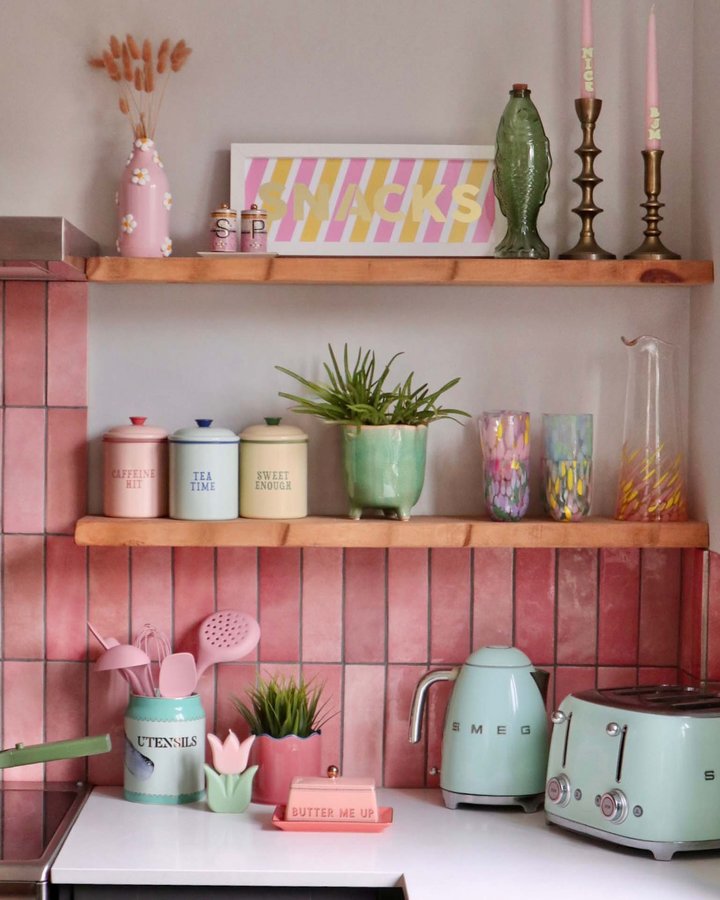 Instagram post by @megmonde for Yvonne Ellen. Caption reads: [...] some lovely pieces from the new @yvonneellen....