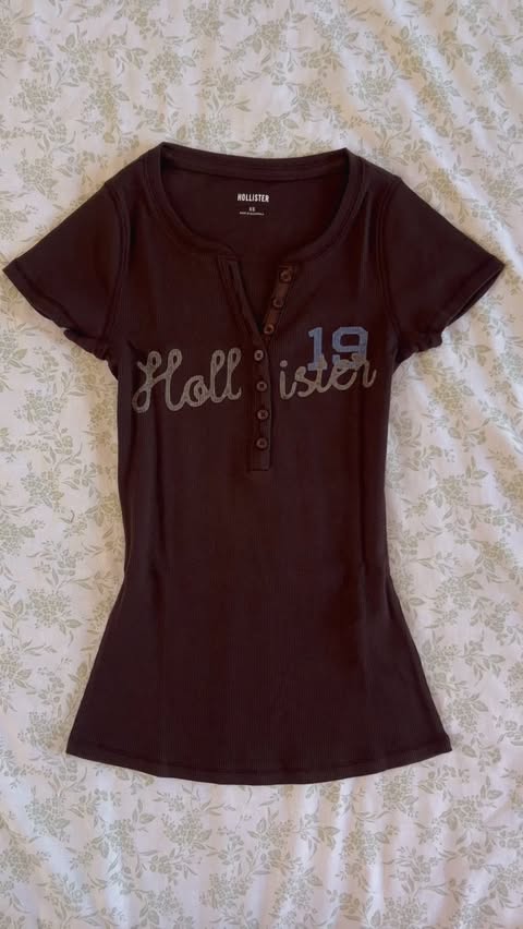 Instagram post by @lilyofthevalley081 for Hollister. Caption reads: [...] the new short sleeve henley’s from....