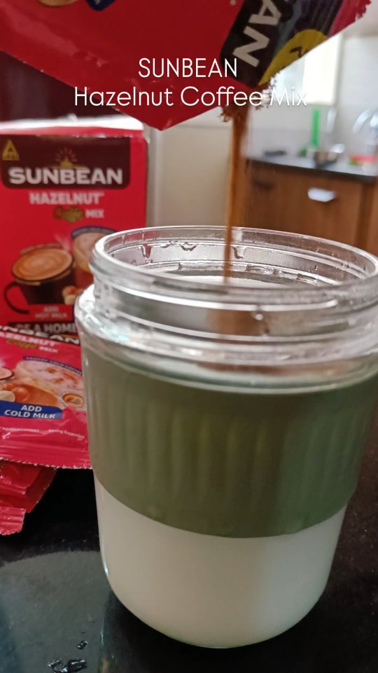 Instagram post by @mom_secretcheff for Sunbean Coffee. Caption reads: [...] @itcsunbean . . #Ad #sunbean #coffee....