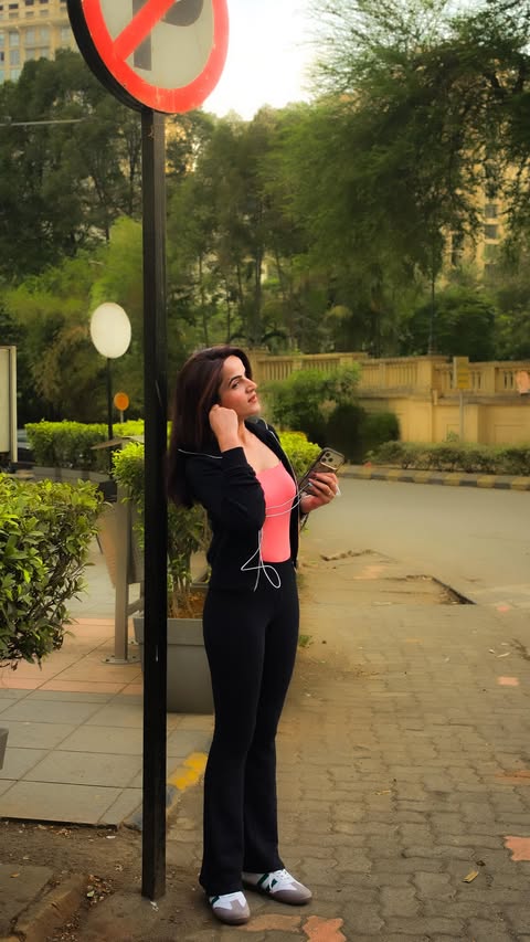 Instagram post by @officiall_pragya for Be Glitchez. Caption reads: Walking around ft. @beglitchez #glitchezsneakers....
