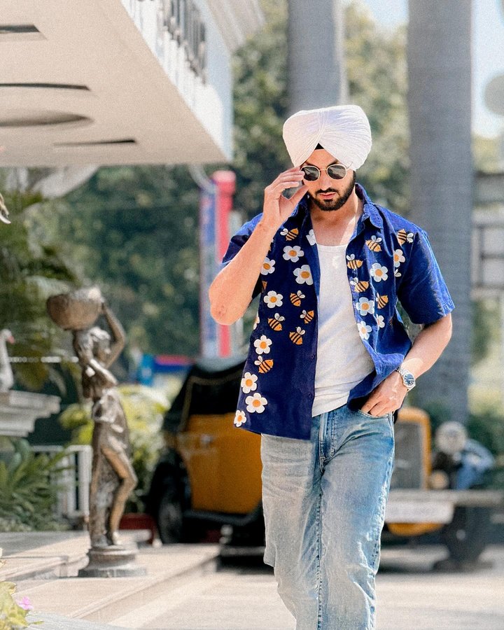 Instagram post by @i_ammanmeetsingh for Fugazee. Caption reads: Casual, clean, and 🆒 That’s the vibe today🥶.