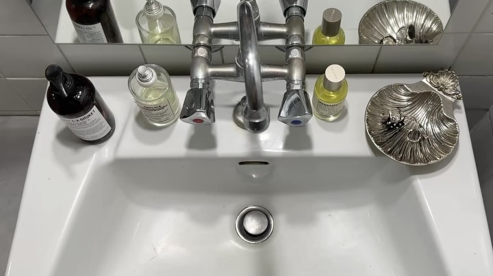 Instagram post by @alborodan for Aesop. Caption reads: une routine matinale 
#produitsofferts.