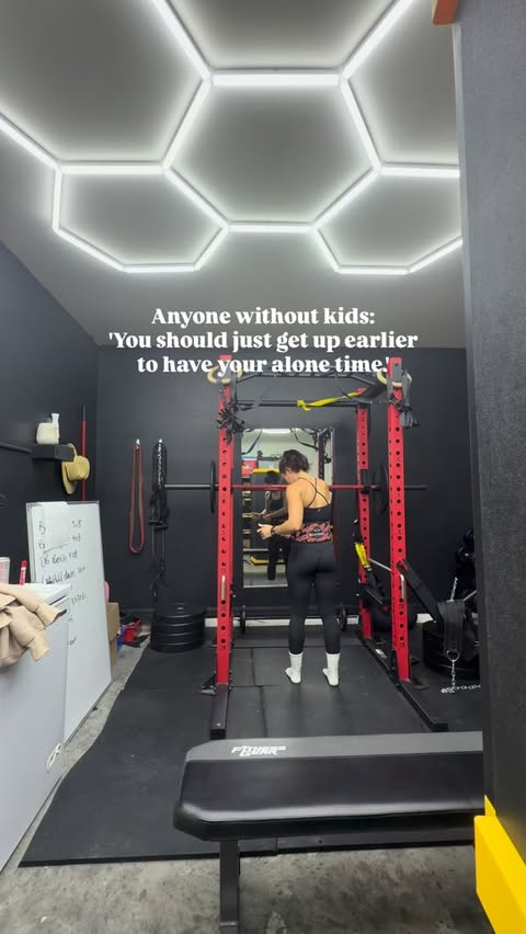 Instagram post by @bellasbeasts for 1st Phorm. Caption reads: [...] me 😂🤝 #bellasbeasts #wedothework....