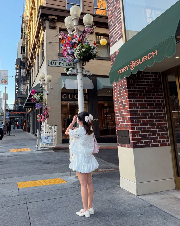 Instagram post by @thatgirljans for Kuoser. Caption reads: City day🫶🏻 #kuose #outfit.