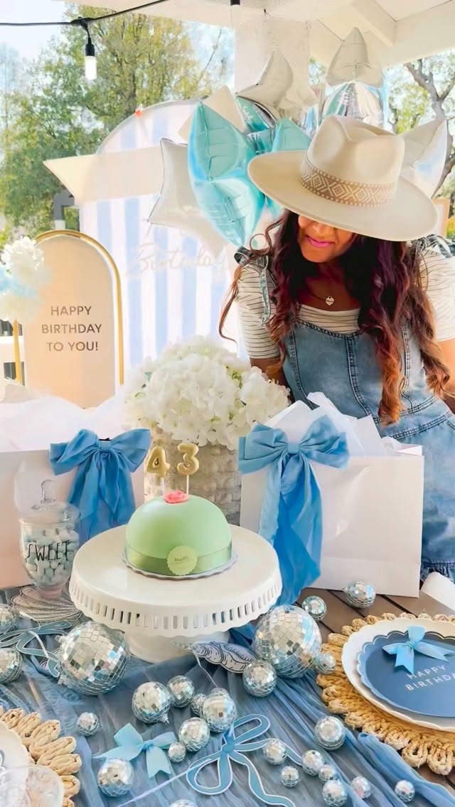 Instagram post by @beautifulinspire.co for Goldbelly. Caption reads: Did you know you can gift famous foods to your....