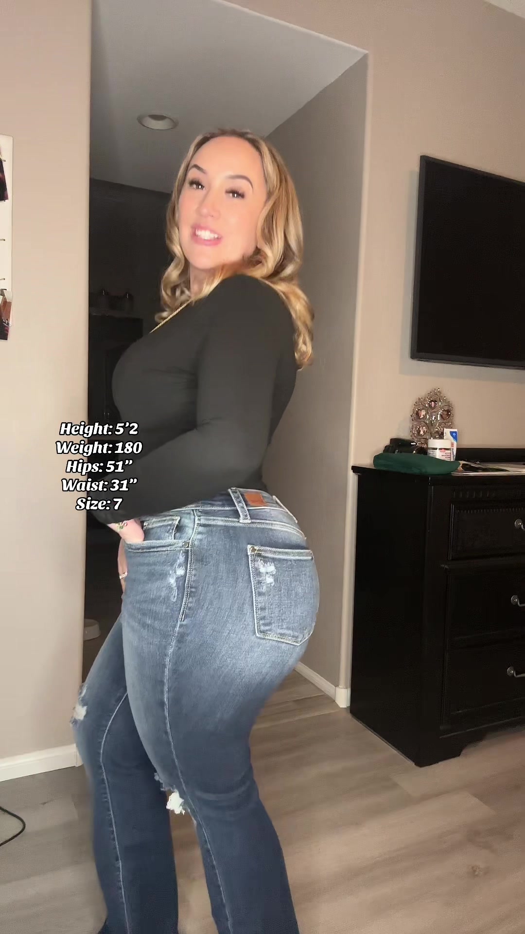 TikTok post by @curveslattesanddreams for Glamour Modern Fashion. Caption reads: @Glamour Modern Fashion #jeans #denim #curvy [...].