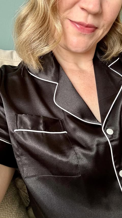 Instagram post by @emmaeaston__ for Ekouaer. Caption reads: [...] most gorgeous pyjamas from @ekouaerofficial....
