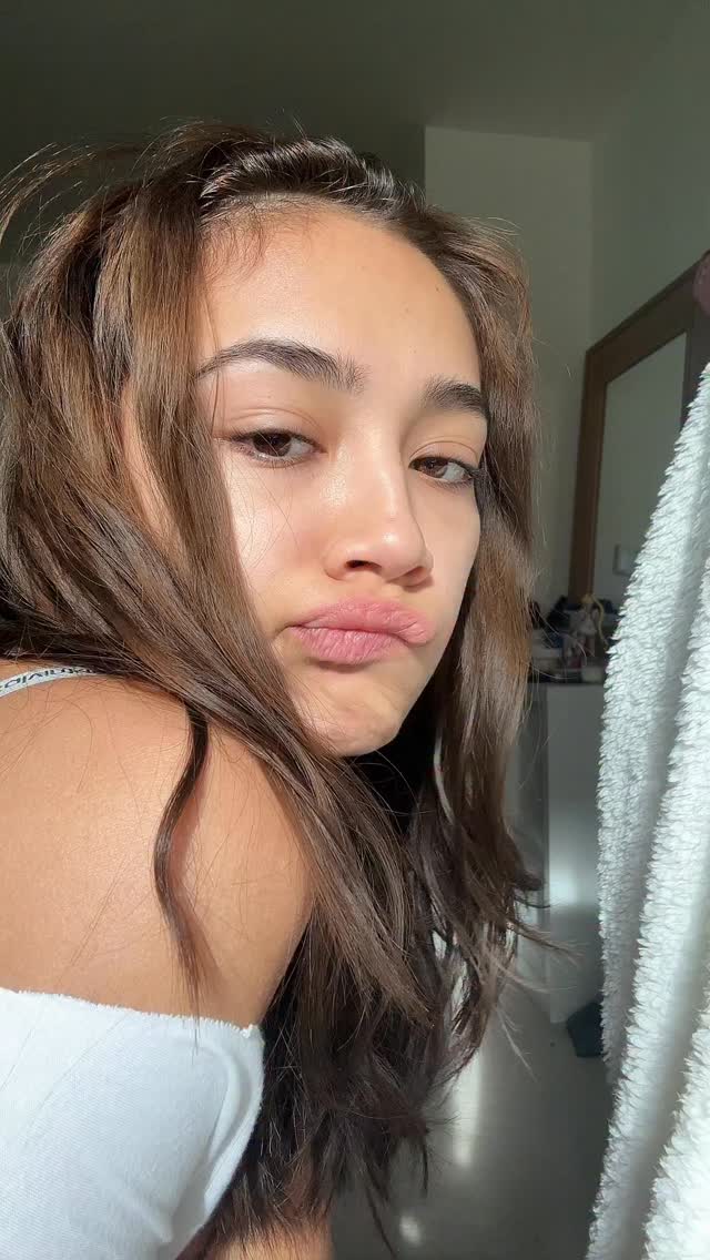 Instagram post by @sarahholden_ for Lee Jeans. Caption reads: #jeans.