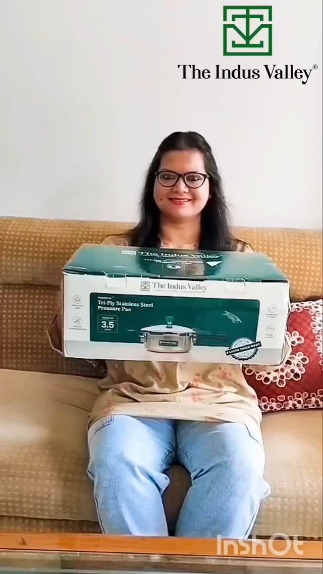 Instagram post by @momzshadow for The Indus Valley. Caption reads: 💚 The Indus Valley: 100% Healthy Cookware

🤩 For....