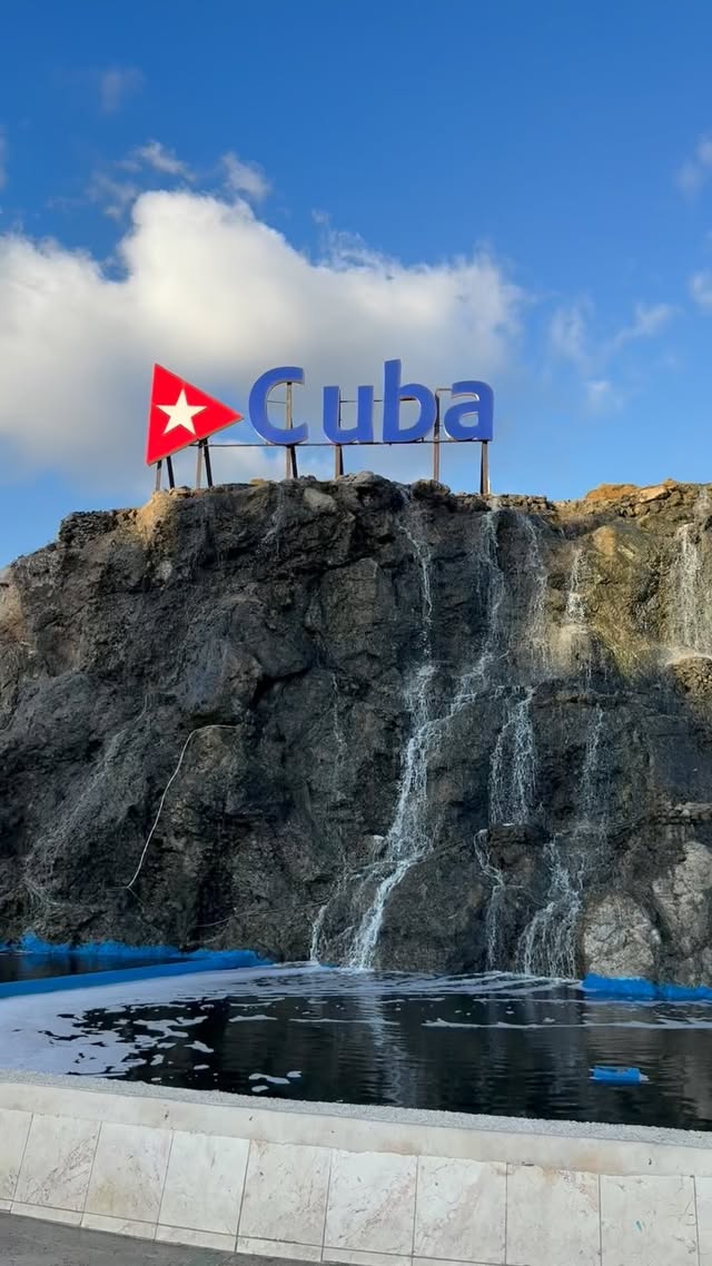 Instagram post by @felix_rijhnen for Powerslide. Caption reads: [...] in 30 degrees makes up for it ☀️🙌....