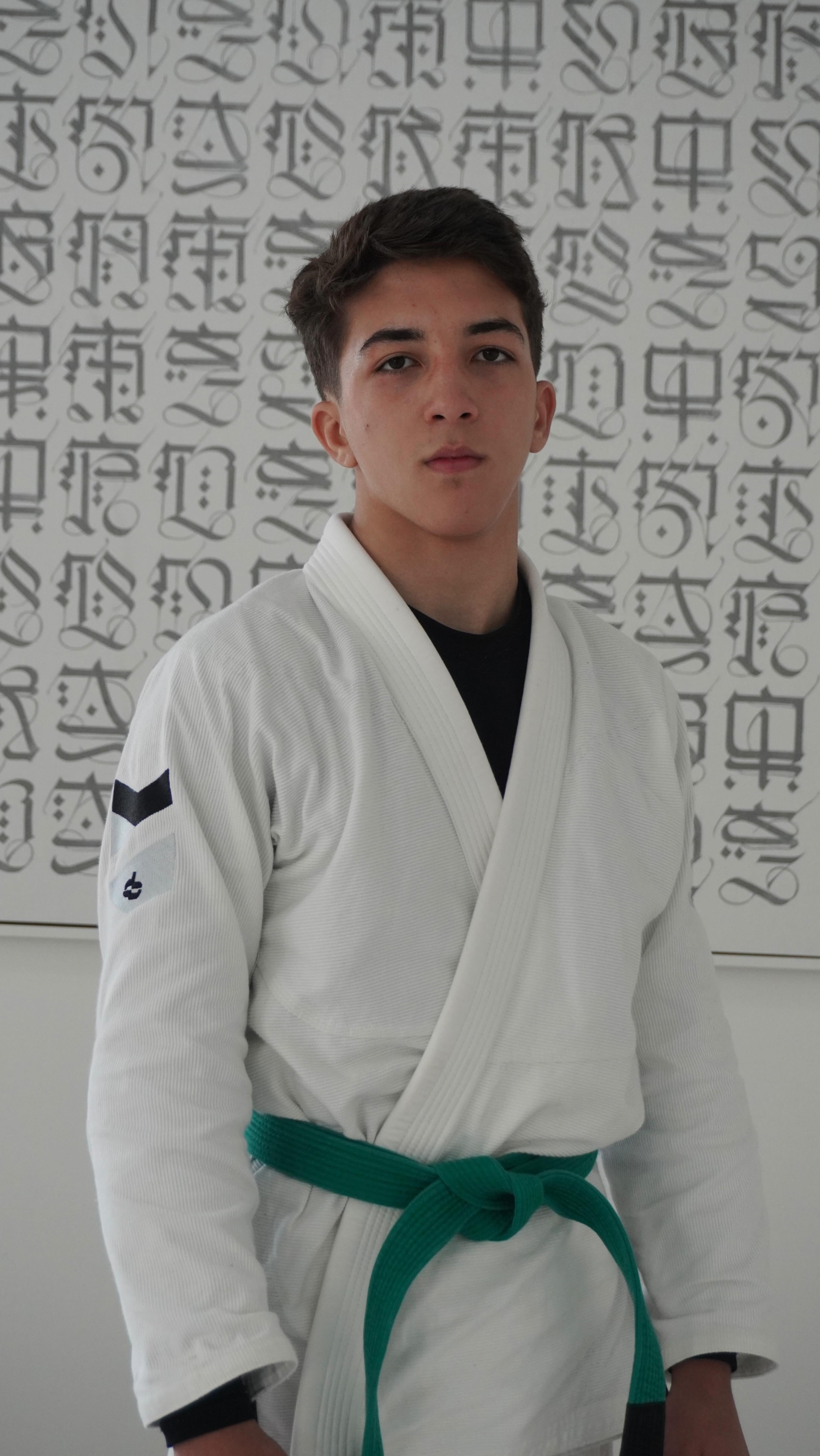 Instagram post by @raibertolazo for Hyperfly. Caption reads: Use 👉🏻 @hyperfly .

#Hyperfly #YCTH....