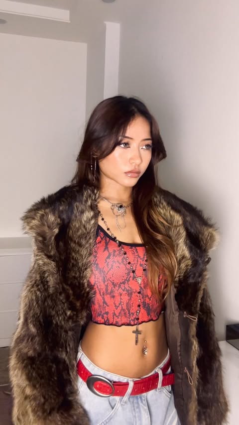 Instagram post by @amarahcore for Savana. Caption reads: [...] notes girls ⭐️
.
.
.
.
.
.
.
.
.
#ad #savana....