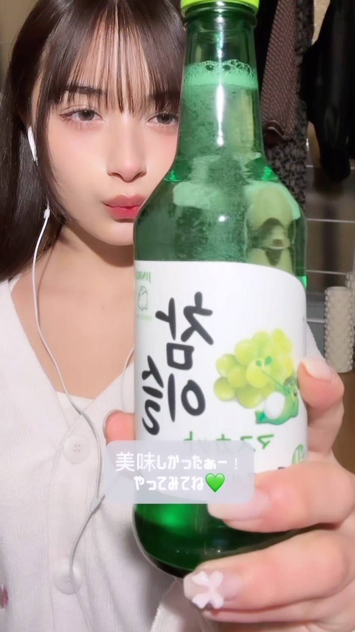 Instagram post by @0o_momomari_o0 for HiteJinro Global. Caption reads: 【PR/JINROsoju】
今ハマってるチャミスルのアレンジ！
めっちゃ飲みやすいの^ ̳ට ̫....