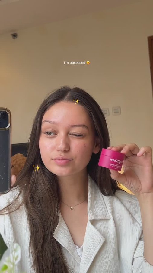 Instagram post by @kimberlyangxla for Glad2Glow. Caption reads: current favorite 💖.
