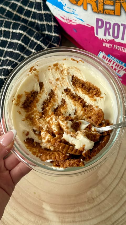 Instagram post by @kirstyfletcher for Grenade. Caption reads: [...] - 150g fat free greek yoghurt - 1 scoop....