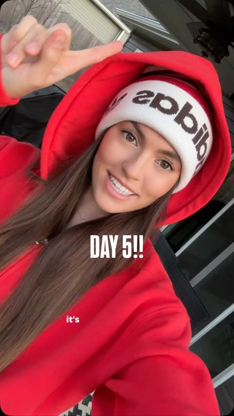 Instagram post by @carleeshoe for TaylorMade Golf. Caption reads: DAY 5 of golfmas!! Showing you a putting drill +....