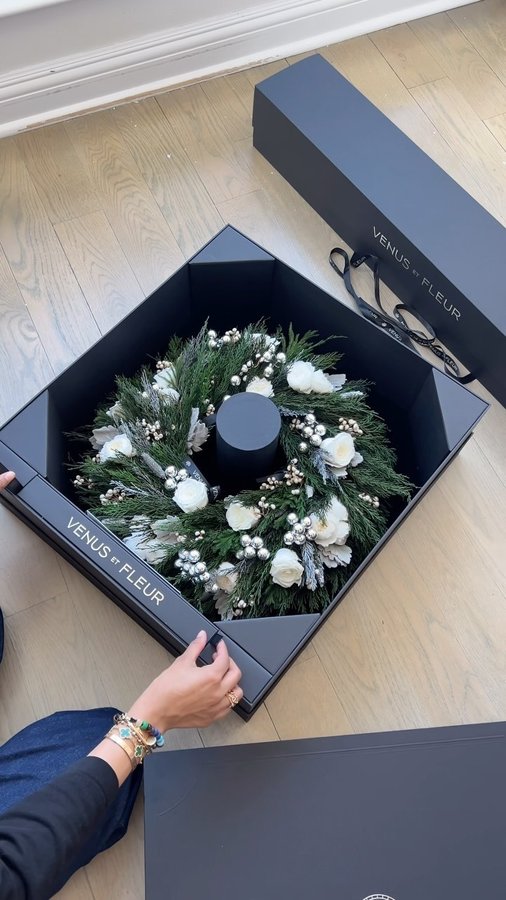 Instagram post by @seemabansalchadha for Venus et Fleur. Caption reads: holiday magic brought to you by @venusetfleur....