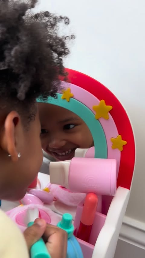 Instagram post by @celineidowu for Battat toys. Caption reads: [...] Meet the Shine ’n’ Smile Vanity from....