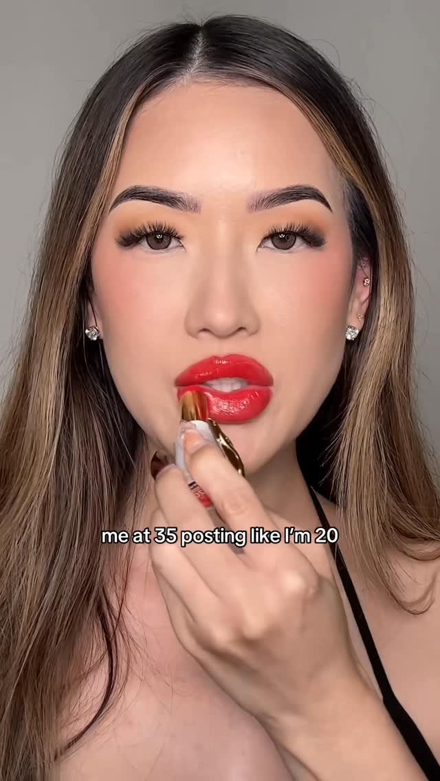 Instagram post by @mangomoniica for Revlon. Caption reads: Where are my 90’s babies at??
•
•
@revlon glass....