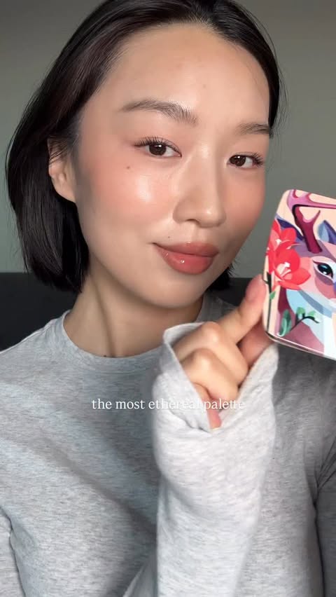 Instagram post by @1mon16 for Hourglass Cosmetics. Caption reads: The most ethereal face palette....