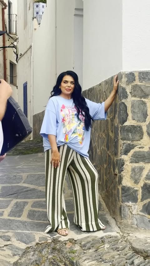 Instagram post by @scarlettmoffatt for Simply Be. Caption reads: [...] Bodies Are Beautiful’ summer edit with....