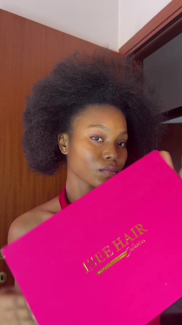 TikTok post by @jardelle_oniane for ISEE HAIR. Caption reads: ISEE Afro Curly 20 pouces Draw-strings Half....