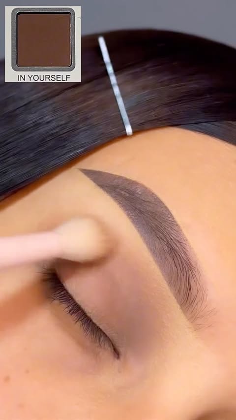 Instagram post by @belenperaza5 for Gerard Cosmetics. Caption reads: Detalles ⬇️ ✨
Paleta | Palette the every other day....