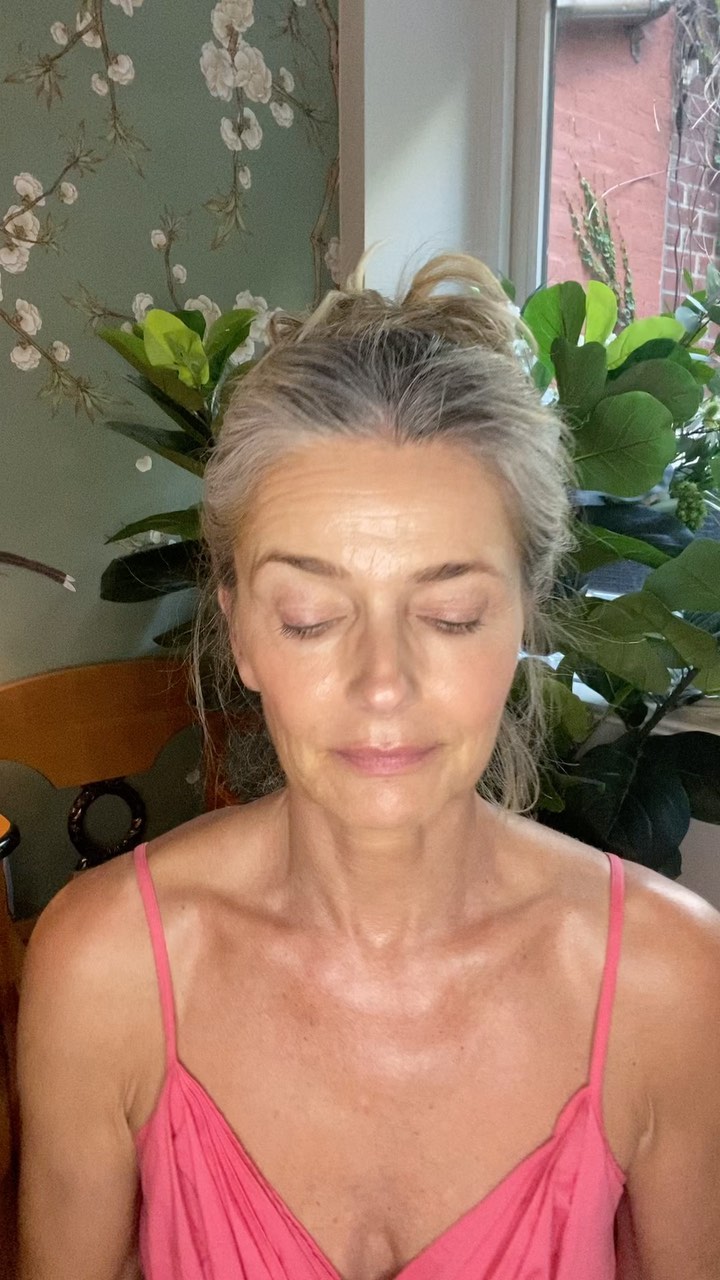 Instagram post by @paulinaporizkov for BEAUTY PIE. Caption reads: Alright, time for a little break from deep....