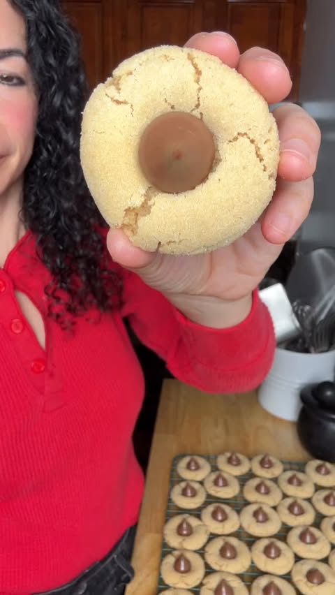 Instagram post by @farideh for Hersheyland. Caption reads: these are my favorite holiday cookies. always have....