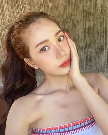 Instagram post by @june_nannirin for Cho Mé. Caption reads: [...] ⁣ แบรนด์ @chomeofficial ของจูนดูก่อน⁣ [...].
