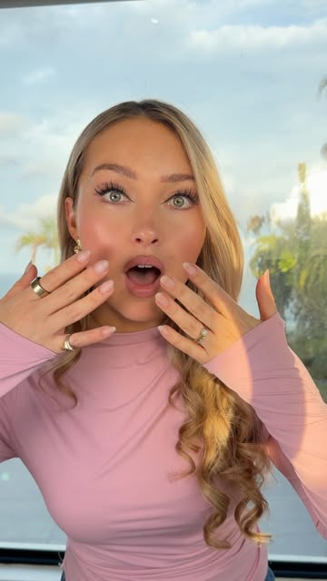 Instagram post by @tiffanyjenna for essie. Caption reads: [...] we can get the same look and feel with....