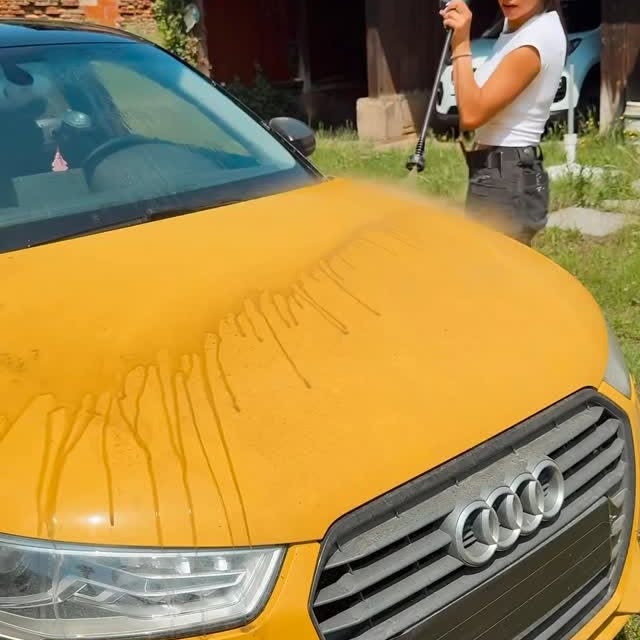 Instagram post by @kellycz67 for Lidl CZ. Caption reads: Ça fait des mois que j’ai abandonné ma voiture, je....