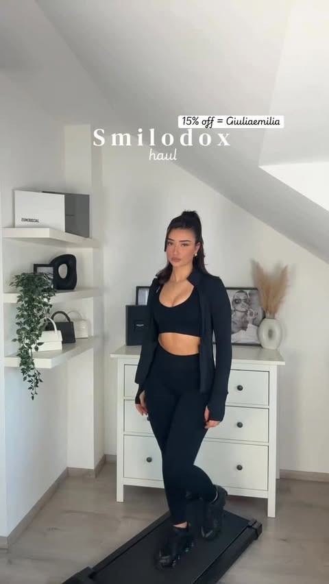 Instagram post by @giuliaemiliaa for Smilodox. Caption reads: anzeige| @smilodox code: Giuliaemilia for 15% off....