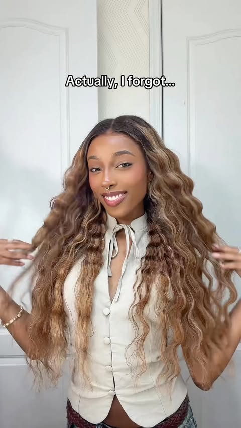 Instagram post by @prettytayk for Megalook. Caption reads: [...] Get $25 OFF. (Over $169) link in bio🩷....